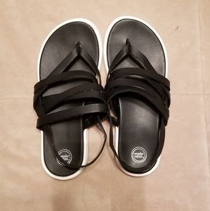 Kids (girls) black sandals size 1